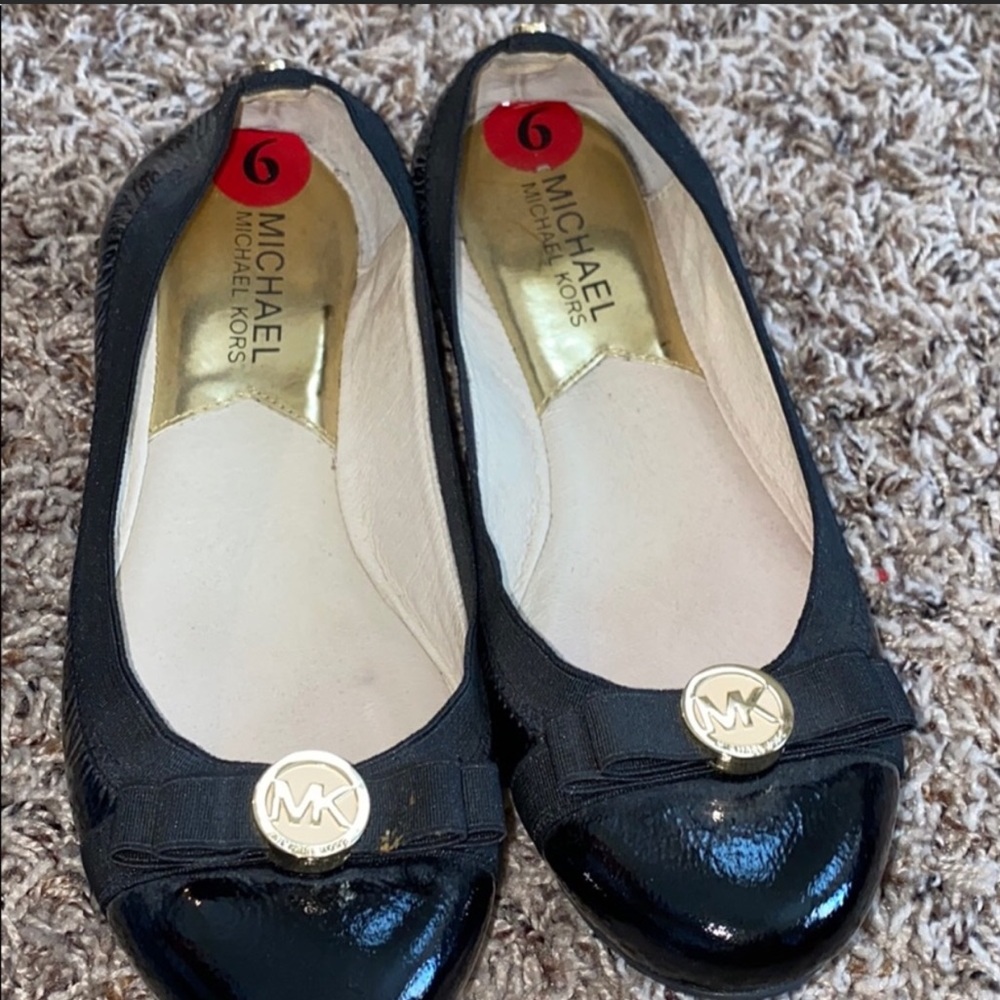 MICHAEL KORS BLACK AND GOLD FLATS - Picture 3 of 3